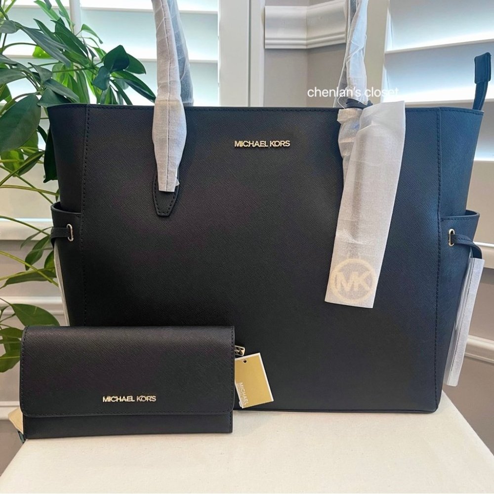🎀NeW! Michael Kors Gilly Drawstring Tote Set - Picture 2 of 9